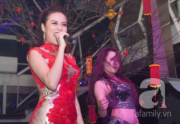 Hoàng Thùy Linh diện đồ bó sát trong show cuối cùng của năm 7