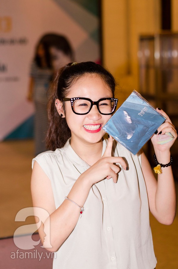 Con gái Thanh Lam đáng yêu giới thiệu album giúp mẹ 4