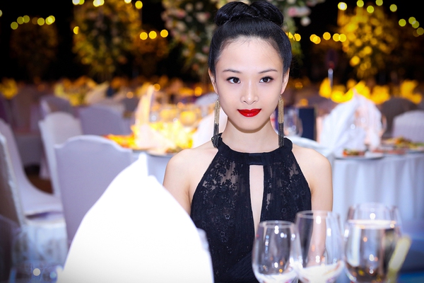 Hoa hậu người Việt tại Nga khoe dáng mảnh mai với đầm ren đen 8