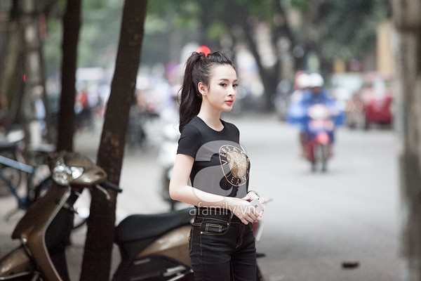 Angela Phương Trinh tươi cười đi nộp phạt tại Hà Nội 14