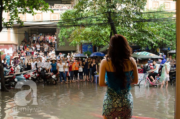 Cá sấu Quỳnh Nga khoe da trắng như 