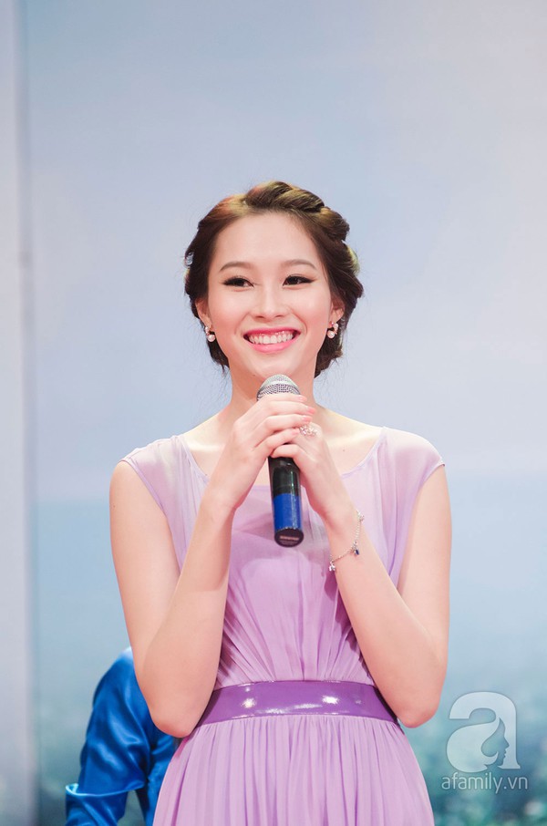 Hoa hậu Thu Thảo khoe sắc bên Á hậu Thuỵ Vân 5