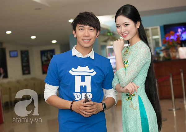 Hoa hậu Ngọc Anh xinh xắn trong tà áo dài xanh 7