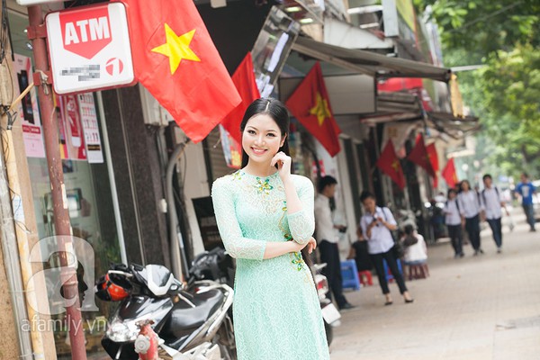 Hoa hậu Ngọc Anh xinh xắn trong tà áo dài xanh 2