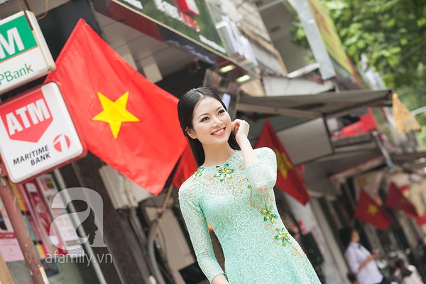 Hoa hậu Ngọc Anh xinh xắn trong tà áo dài xanh 3