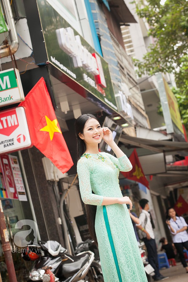 Hoa hậu Ngọc Anh xinh xắn trong tà áo dài xanh 4