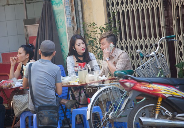 Bắt gặp Cao Thái Sơn thân mật bên tình cũ trên phố cổ Hà Nội 3 Bắt gặp Cao Thái Sơn thân mật bên tình cũ trên phố cổ Hà Nội 3
