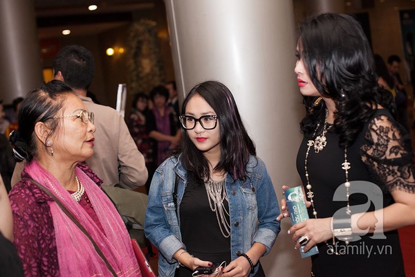 Ba thế hệ nhà Thanh Lam cùng đi xem liveshow Tùng Dương 5