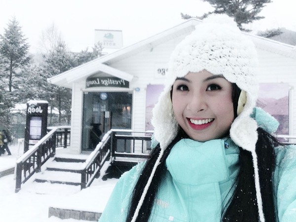 Hoa hậu Ngọc Hân phấn chấn trong lần đầu đi trượt tuyết 4