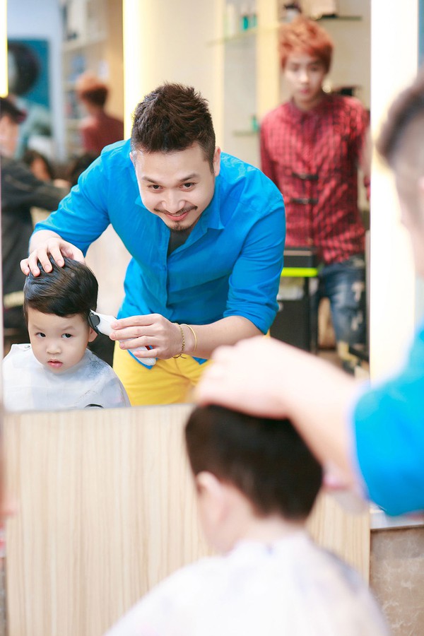 Con trai Đan Lê nhắng nhít đi làm tóc cùng mẹ 9 Con trai Đan Lê nhắng nhít đi làm tóc cùng mẹ 9