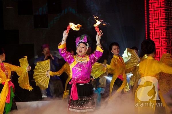 Xu&acirc;n Bắc, Tự Long h&agrave;i hước ho&aacute;... vợ chồng gi&agrave; 1