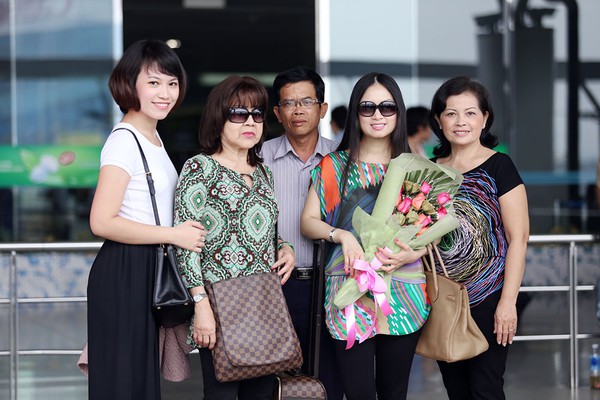 Em gái tỷ phú của Cẩm Ly bịn rịn chia tay fan trở về Mỹ  5