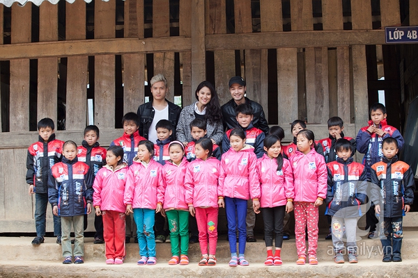 Hoa hậu biển Vân Anh vượt hơn 30 km đường núi đi làm từ thiện 4