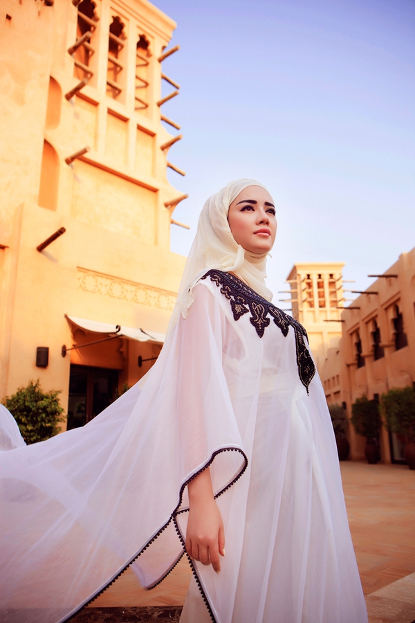 Lý Nhã Kỳ lạ mắt với trang phục phụ nữ Hồi giáo 1
