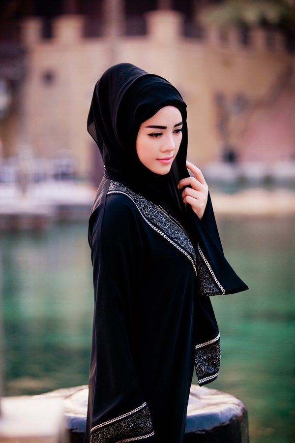 Lý Nhã Kỳ lạ mắt với trang phục phụ nữ Hồi giáo 6