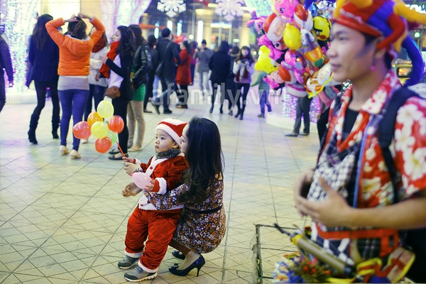 Chùm ảnh: Người Hà Nội vui Noel trong tiết trời lạnh giá 11