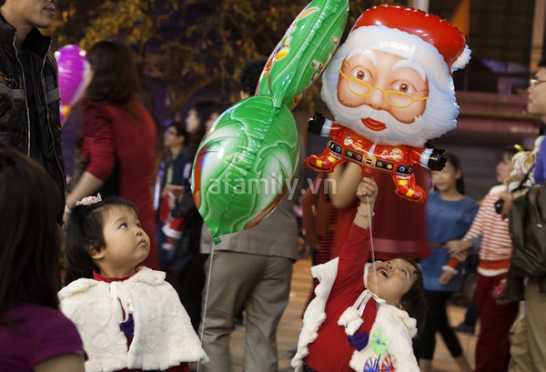 Chùm ảnh: Người Hà Nội vui Noel trong tiết trời lạnh giá 38