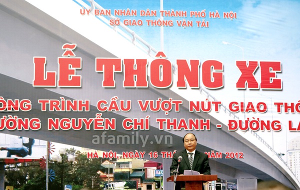 Sáng nay, cầu vượt Trần Duy Hưng – Nguyễn Chí Thanh chính thức thông xe 9