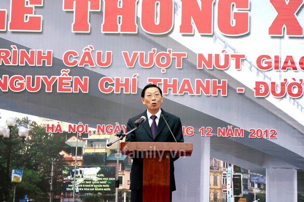Sáng nay, cầu vượt Trần Duy Hưng – Nguyễn Chí Thanh chính thức thông xe 10