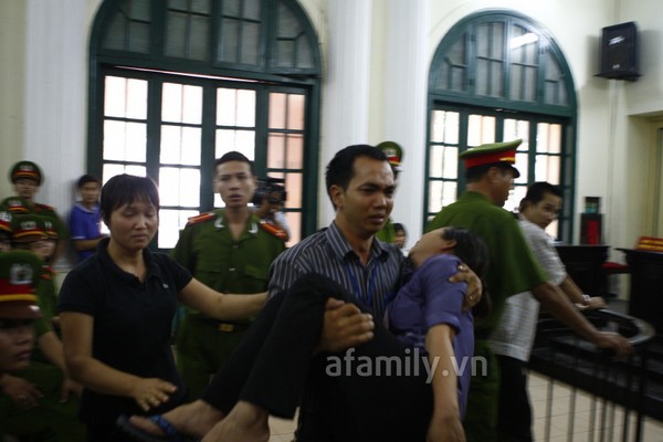 Những vụ việc g&acirc;y phẫn nộ dư luận trong năm 2012 20