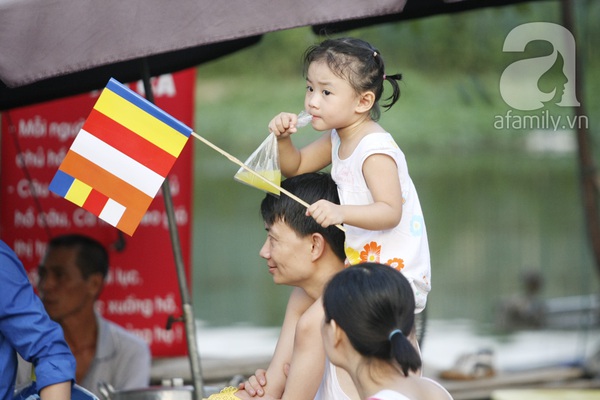 Hà Nội: Tưng bừng lễ hội rước Phật trong ngày lễ Phật Đản 22