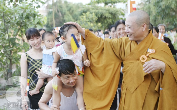 H&agrave; Nội: Tưng bừng lễ hội rước Phật trong ng&agrave;y lễ Phật Đản 23