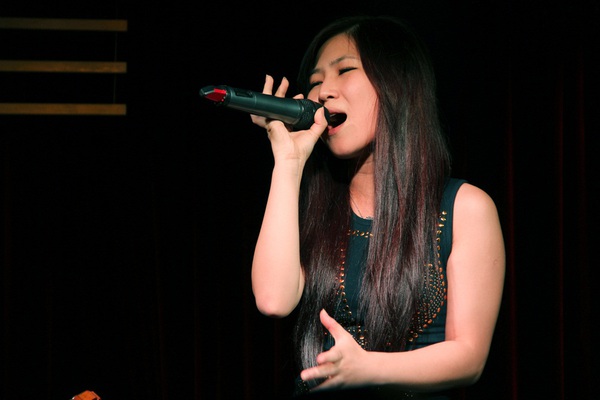 Liveshow 9 The Voice: Hương Tr&agrave;m thử sức với nhạc Trịnh 2
