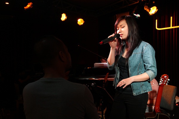 Liveshow 9 The Voice: Hương Tr&agrave;m thử sức với nhạc Trịnh 7