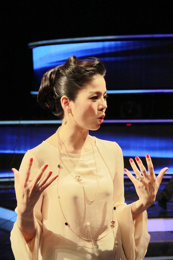 Lệ Quy&ecirc;n xinh đẹp l&agrave;m 
