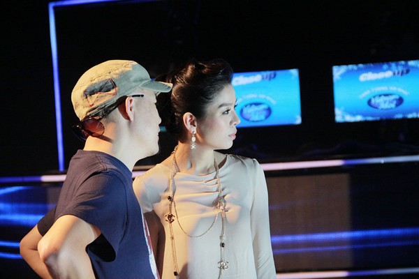 Lệ Quy&ecirc;n xinh đẹp l&agrave;m 