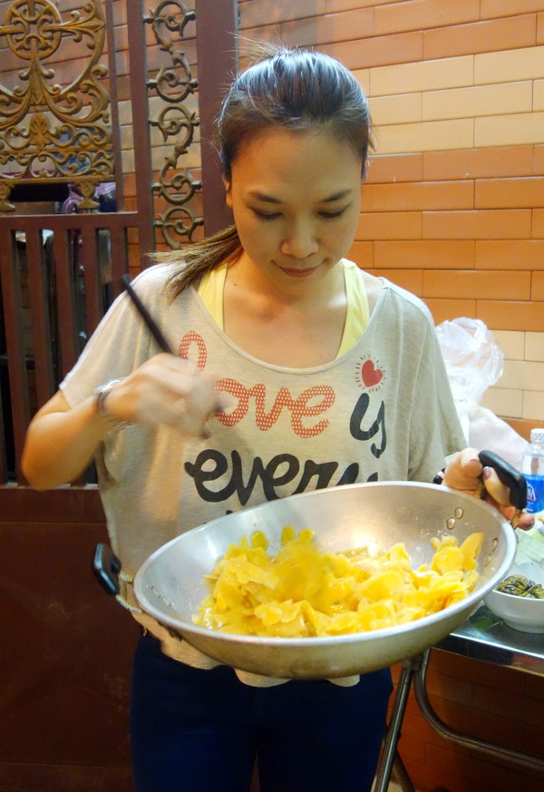 Xem Mỹ T&acirc;m khoe ảnh luộc b&aacute;nh chưng đ&oacute;n Tết 9