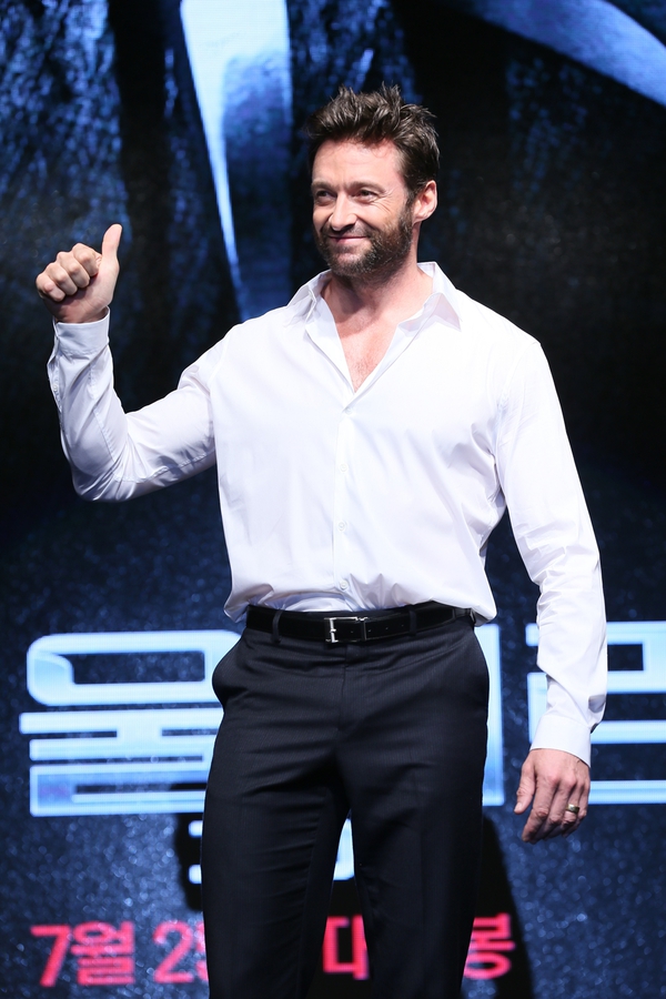 "Người sói" Hugh Jackman giơ móng vuốt trước fan Hàn 14