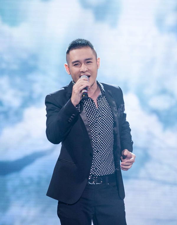 Lưu Hương Giang lên sân khấu với thời trang Lưu Hương Giang lên sân khấu với thời trang