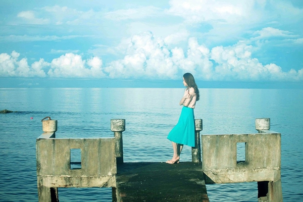 Hồ Ngọc Hà đẹp như tranh vẽ giữa khung cảnh thiên đường 13