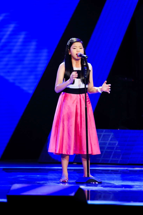 Jennifer Phạm vẫn tiếp tục sến súa, khiên cưỡng tại The Voice Kids 8