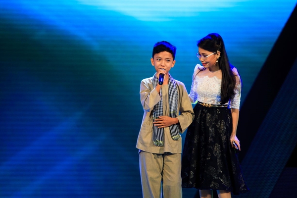 Jennifer Phạm vẫn tiếp tục sến súa, khiên cưỡng tại The Voice Kids 9