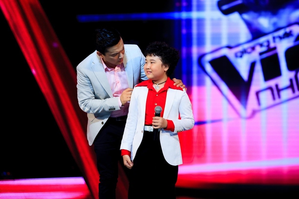 Jennifer Phạm vẫn tiếp tục sến súa, khiên cưỡng tại The Voice Kids 11