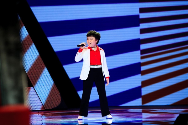 Jennifer Phạm vẫn tiếp tục sến súa, khiên cưỡng tại The Voice Kids 10