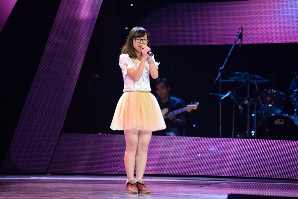 Jennifer Phạm vẫn tiếp tục sến súa, khiên cưỡng tại The Voice Kids 7