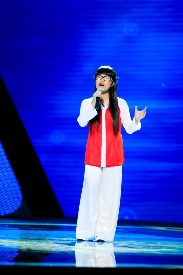 Jennifer Phạm vẫn tiếp tục sến súa, khiên cưỡng tại The Voice Kids 4