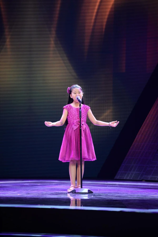 Cô bé 12 tuổi The Voice Kids khiến cả trường quay "chết lặng" 6