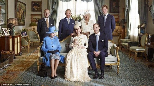 Tiết lộ thêm những hình ảnh gia đình Hoàng tử bé George 4