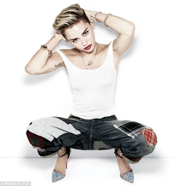 Miley Cyrus thích lè lưỡi để mọi người đỡ nhàm chán 3