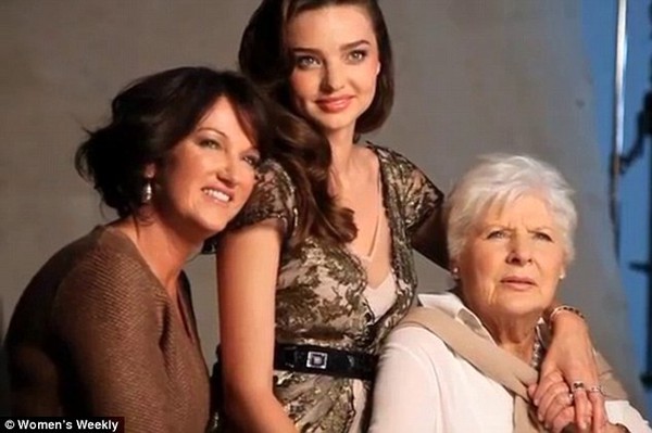 Miranda Kerr được bà ngoại dạy cách mặc... đồ lót đẹp  2