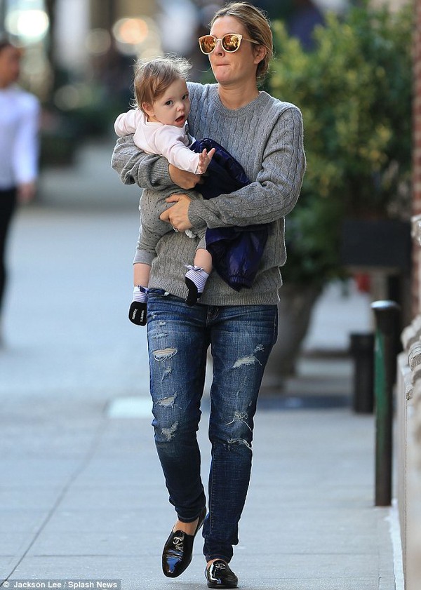 Drew Barrymore không muốn con sống cuộc đời giống mình 2 Drew Barrymore không muốn con sống cuộc đời giống mình 2