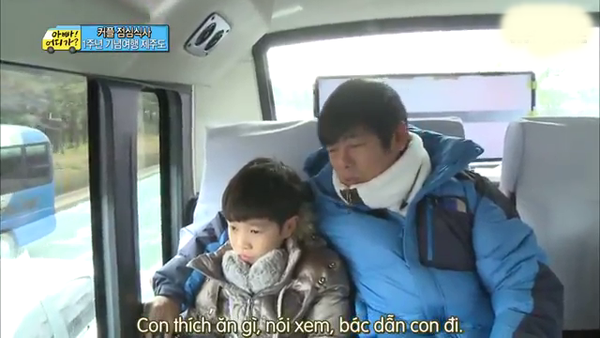 “Bố ơi, mình đi đâu thế?” T54: Bố Jong Kook và Jung Soo đóng giả tình nhân 11