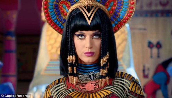 Khán giả yêu cầu YouTube xóa bỏ video mới của Katy Perry 2