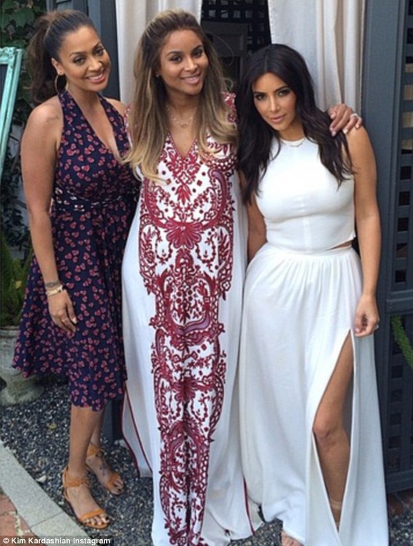 Kim Kardashian xuất hiện rạng ngời sau scandal trên tờ Vogue   7
