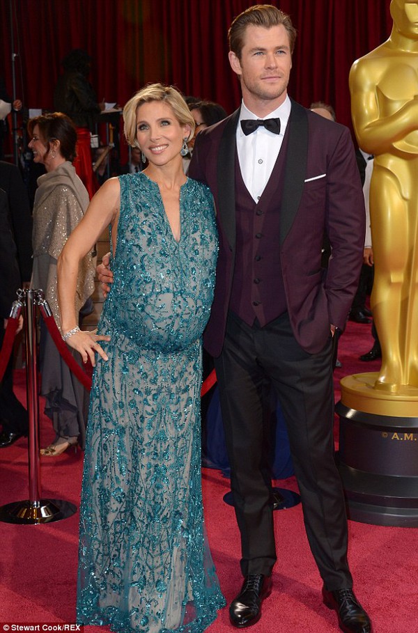 Vợ “Thần Sấm” Chris Hemsworth khoe ảnh cặp sinh đôi mới chào đời   2