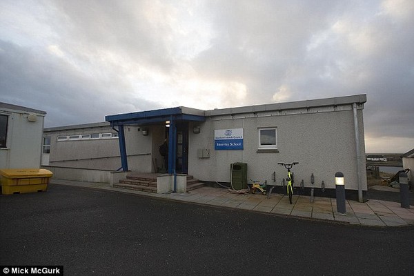 Cuộc sống của em học sinh cô đơn nhất thế giới tại Scotland